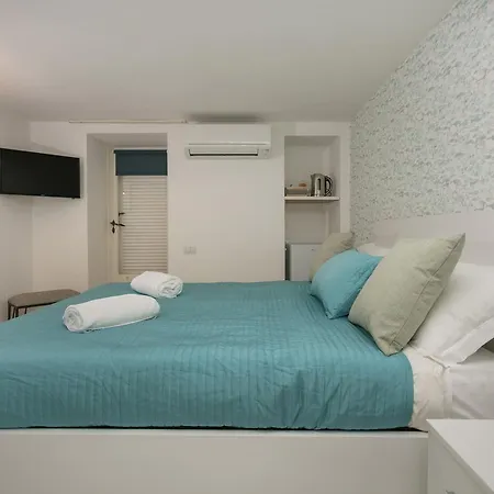 To Be 3* Capri